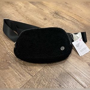 NWT! Lululemon Everywhere Belt Bag Fleece